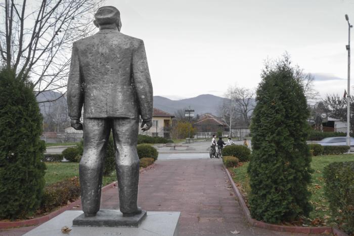 todor zhivkov statue_0.jpg 