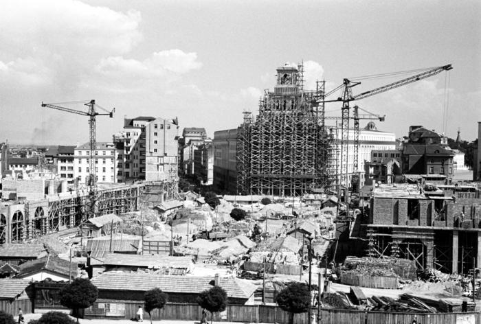 In the early 1950s most of Sofia’s old commercial centre was demolished for the Stalinist monstrosity that stands there to this day. Designed by architect Petso Zlatev, what now is the offices of the National Assembly used to be the Central Committee of the Bulgarian Communist Party