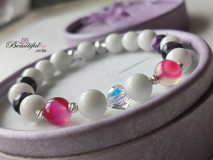 bracelet with white pink agate.jpg 