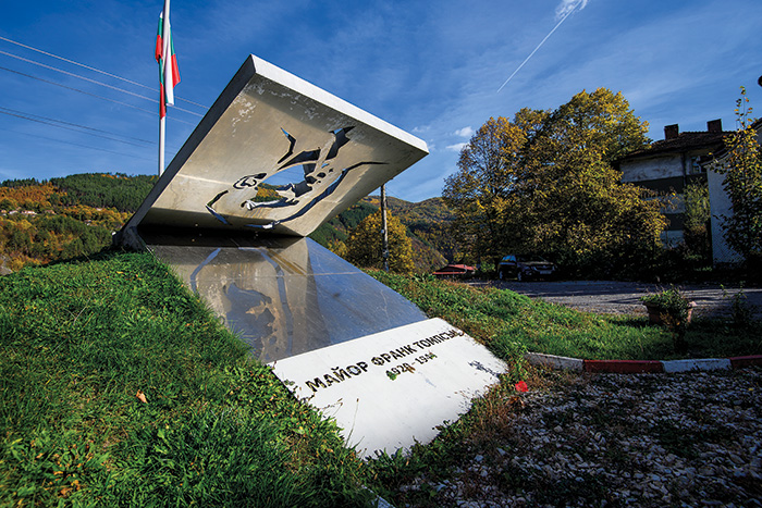 Frank Thompson monument 2.jpg 