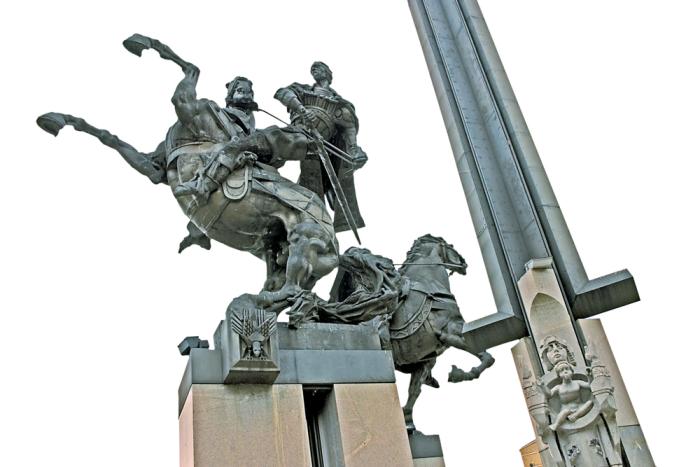 A colossal monument to Asenevtsi in Veliko Tarnovo by sculptor Krum Damyanov and architect Georgi Getchev was erected in 1985 to commemorate the 800th Anniversary of the uprising of Asen and Petar against Byzantium