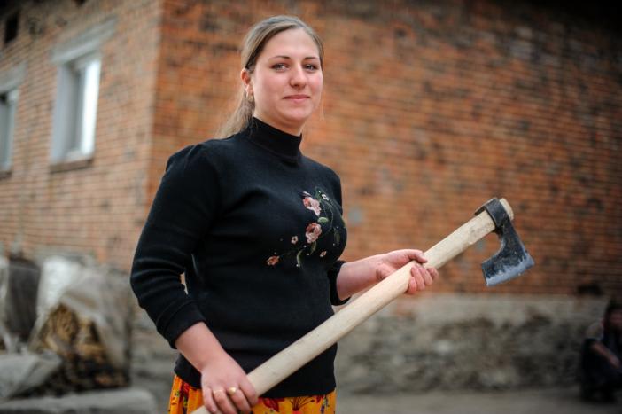 The girls of Ribnovo do not shy from menial work