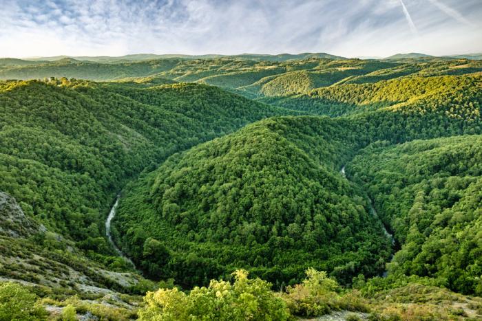 When travelling to Petrova Niva, you will first encounter a stunning meander of the Veleka River