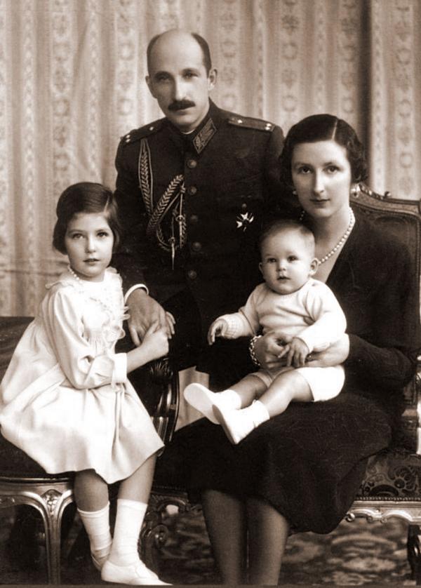 King Boris III with his family