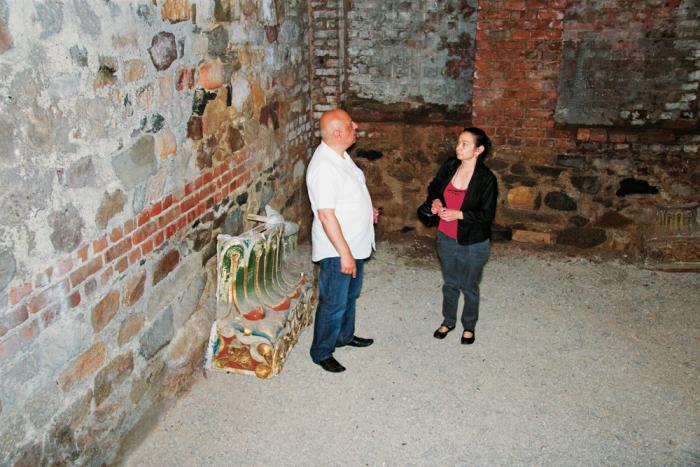 Robert Djerassi, chairman of the Central Israelite Spiritual Council, in the synagogue basement. His aspiration is to convert the abandoned chamber into a synagogue museum © Antoan Bozhinov