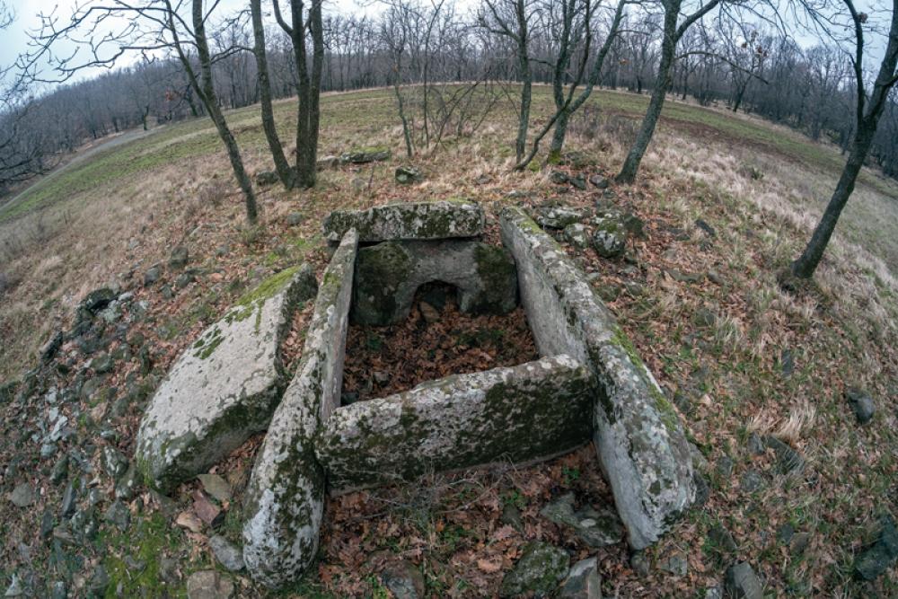 dolmen bulgaria.jpg