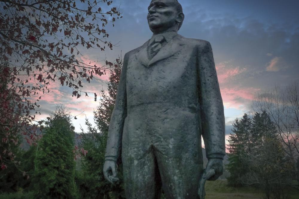 todor zhivkov statue.jpg