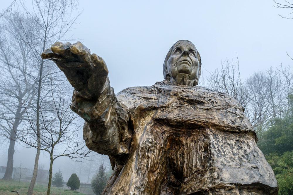 vanga monument