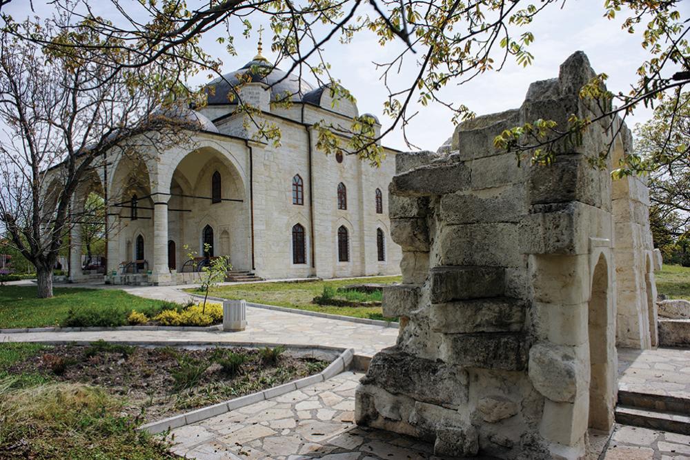 uzundzhovo church mosque gate