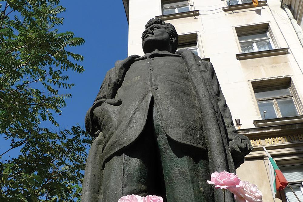 Monument to Aleksandar Stamboliyski in front of the Sofia Opera and Ballet house