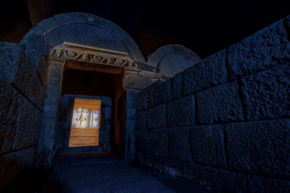sboryanovo tomb entrance.jpg
