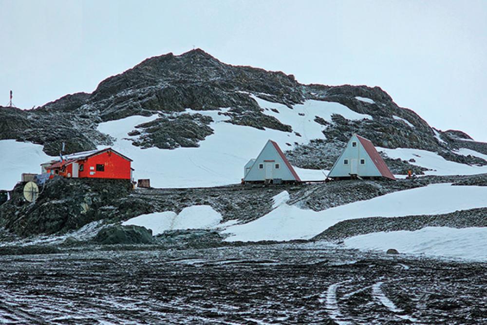 antarctica bulgarian base.jpg