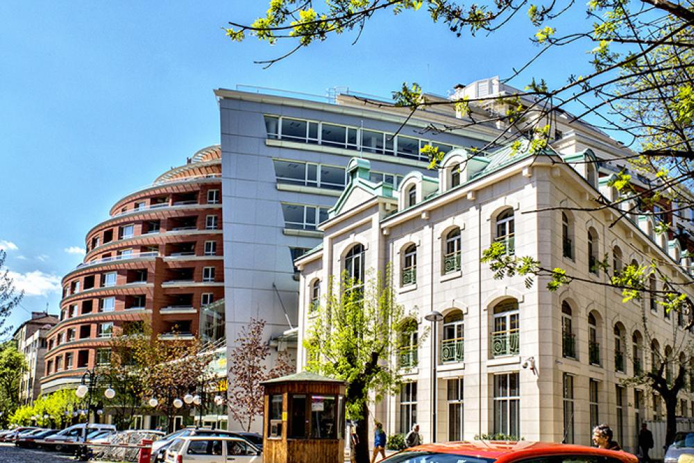 San Stefano Plaza.jpg