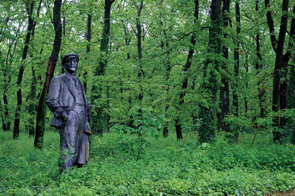 statue lenin bulgaria tervel.jpg