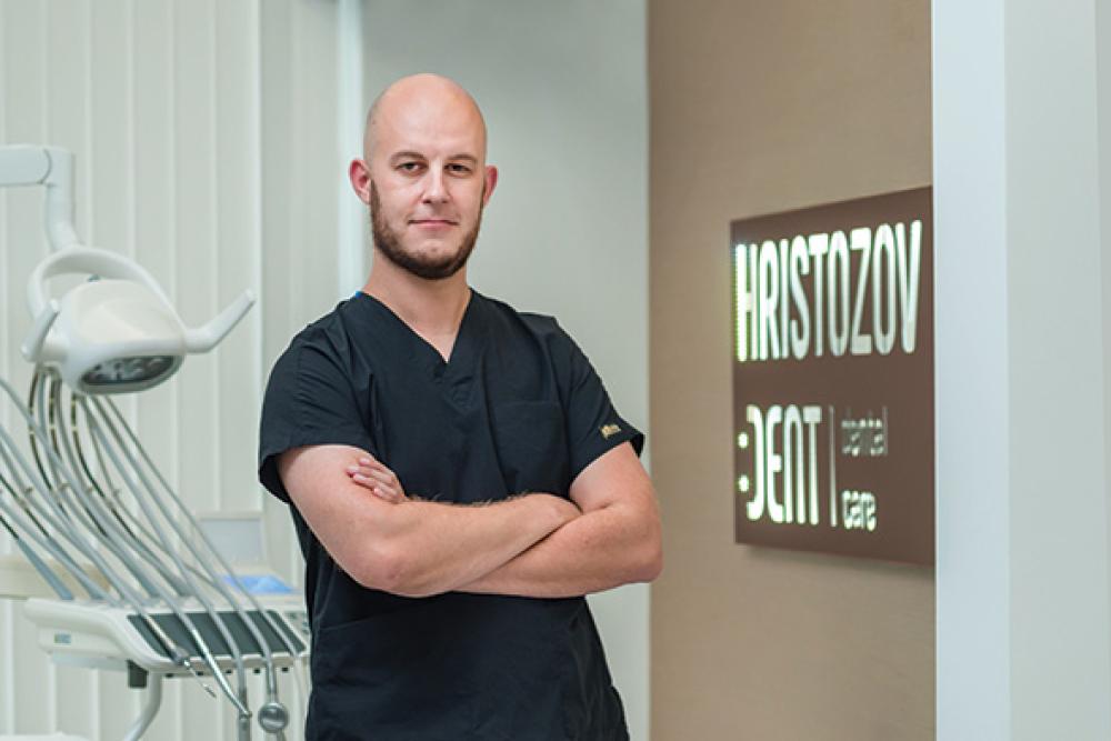 dr dobromir hristozov dentist.jpg 