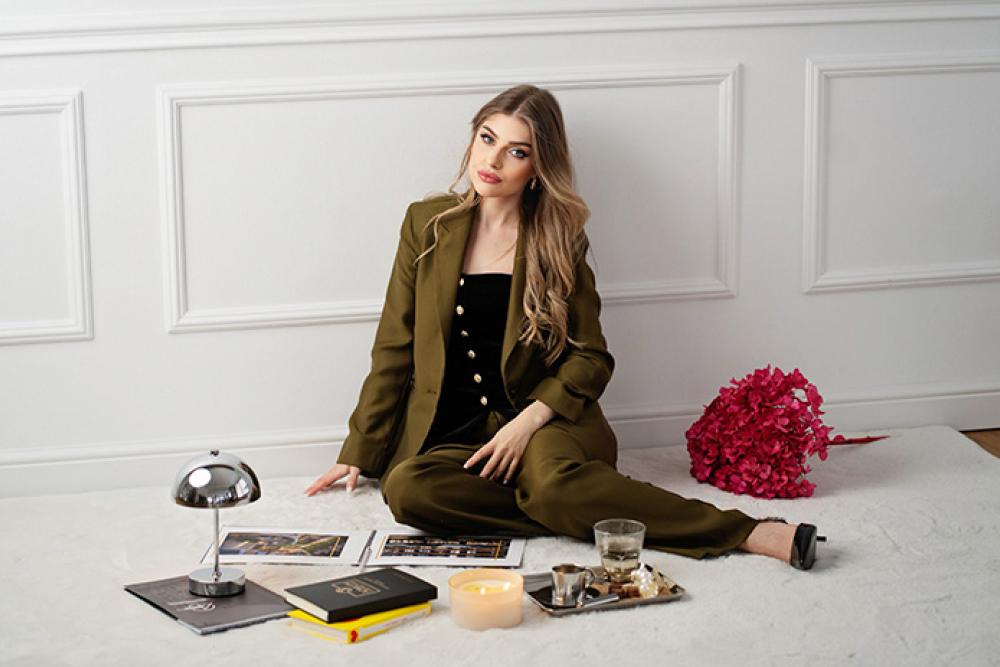 Julie Yordanova 3.jpg 