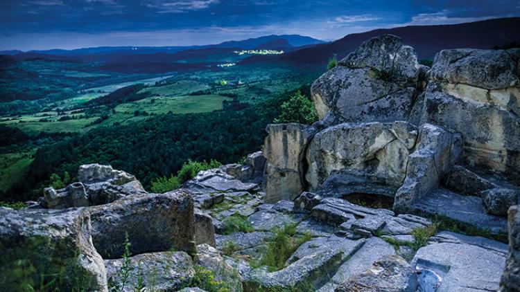 Rock city Perperikon.jpg 