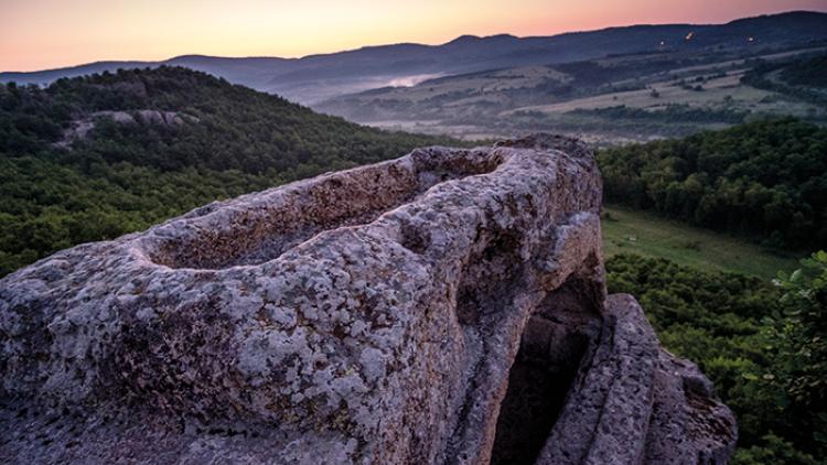 Tatul Thracian rock shrine 8.jpg 
